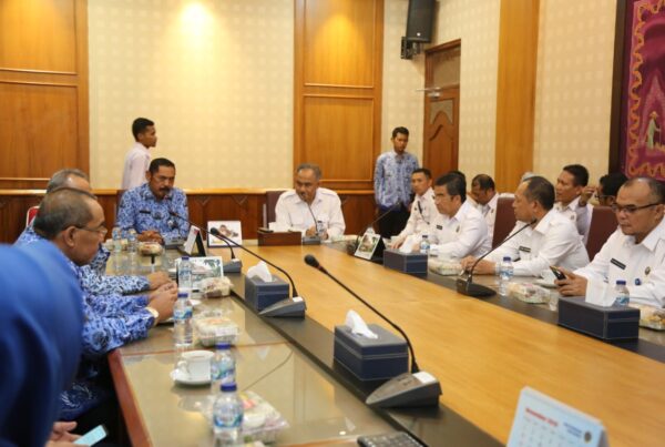 kegiatan audiensi Kepala BNN, Drs. Heru Winarko, SH dengan Walikota Surakarta, F.X. Hadi Rudyatmo kegiatan audiensi Kepala BNN, Drs. Heru Winarko, SH dengan Walikota Surakarta, F.X. Hadi Rudyatmo