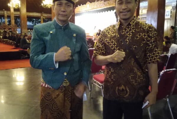 Kegiatan pentas wayang kulit semalam suntuk dengan lakon semar mbangun kayangan dengan dalang Kepala BNN Kota Surakarta.