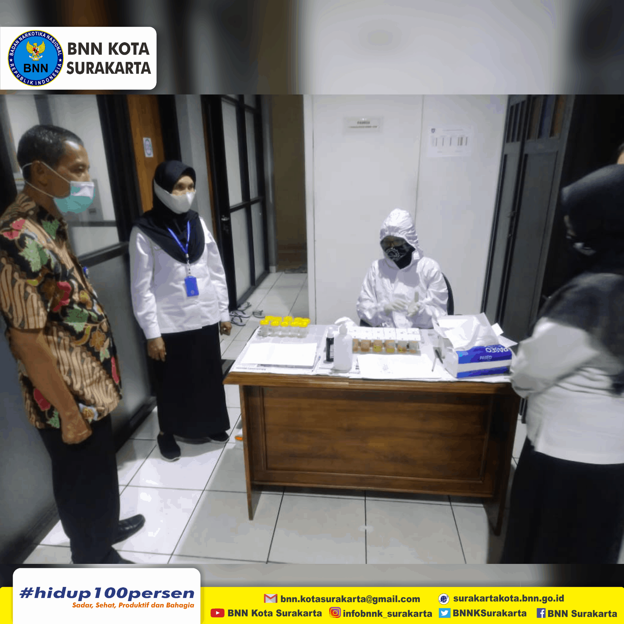 Test Urine Bagi Masyarakat Kelurahan Timuran Test Urine Bagi Masyarakat Kelurahan Timuran