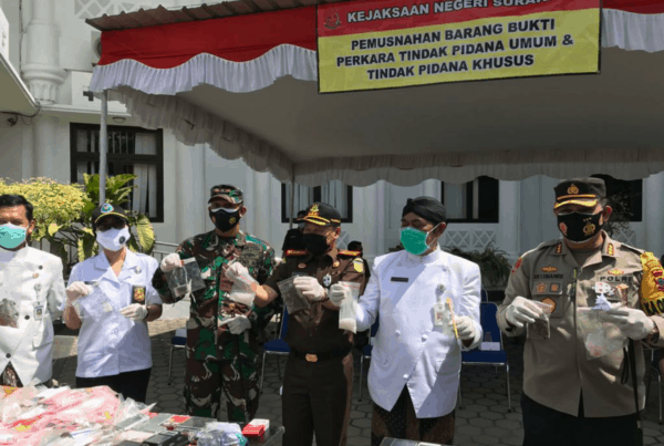 Menghadiri Pemusnahan Barang Bukti di Kejaksaan Negeri Surakarta