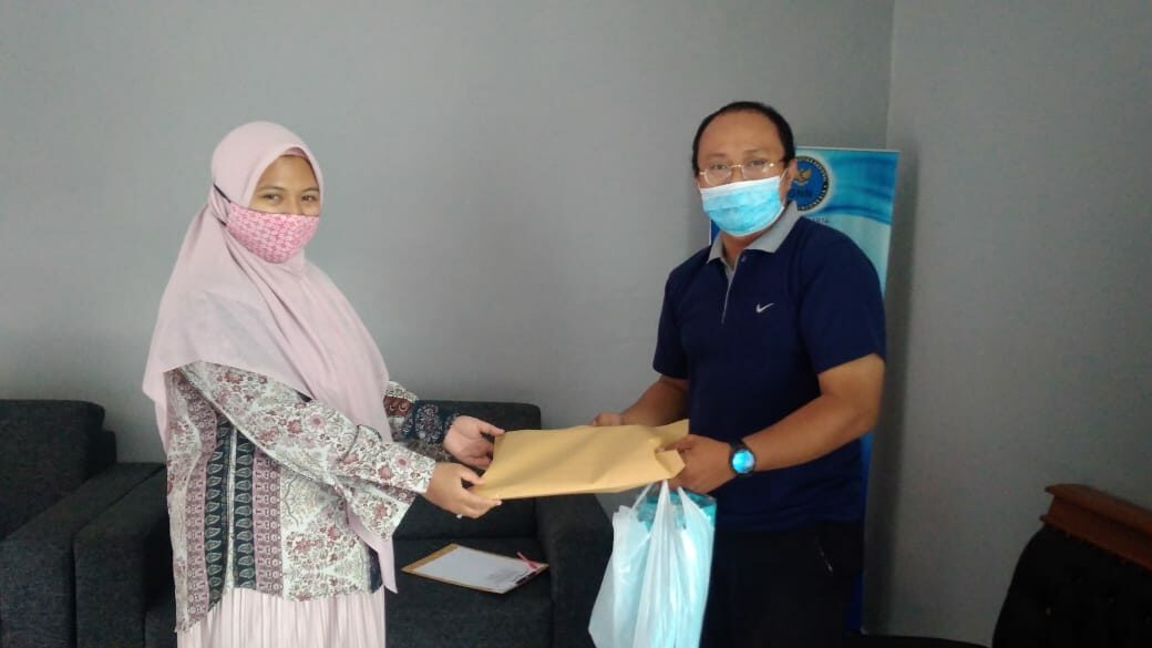 Penyerahan Media P4GN Kepada Penggiat Anti Narkoba Penyerahan Media P4GN Kepada Penggiat Anti Narkoba