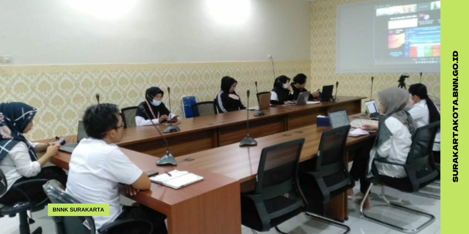 Rapat Evaluasi Layanan Kepegawaian dalam Rangka Penyusunan Sasaran Kinerja Pegawai BNN 0001 17562181380 20220128 084716 0000