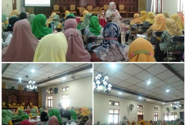 Informasi dan Edukasi melalui Penyuluhan dalam kegiatan Pertemuan Kader Posyandu “Srikandi Makamhaji”